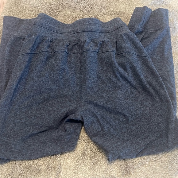 Size 2 lululemon Lounge Pant - Picture 4 of 4